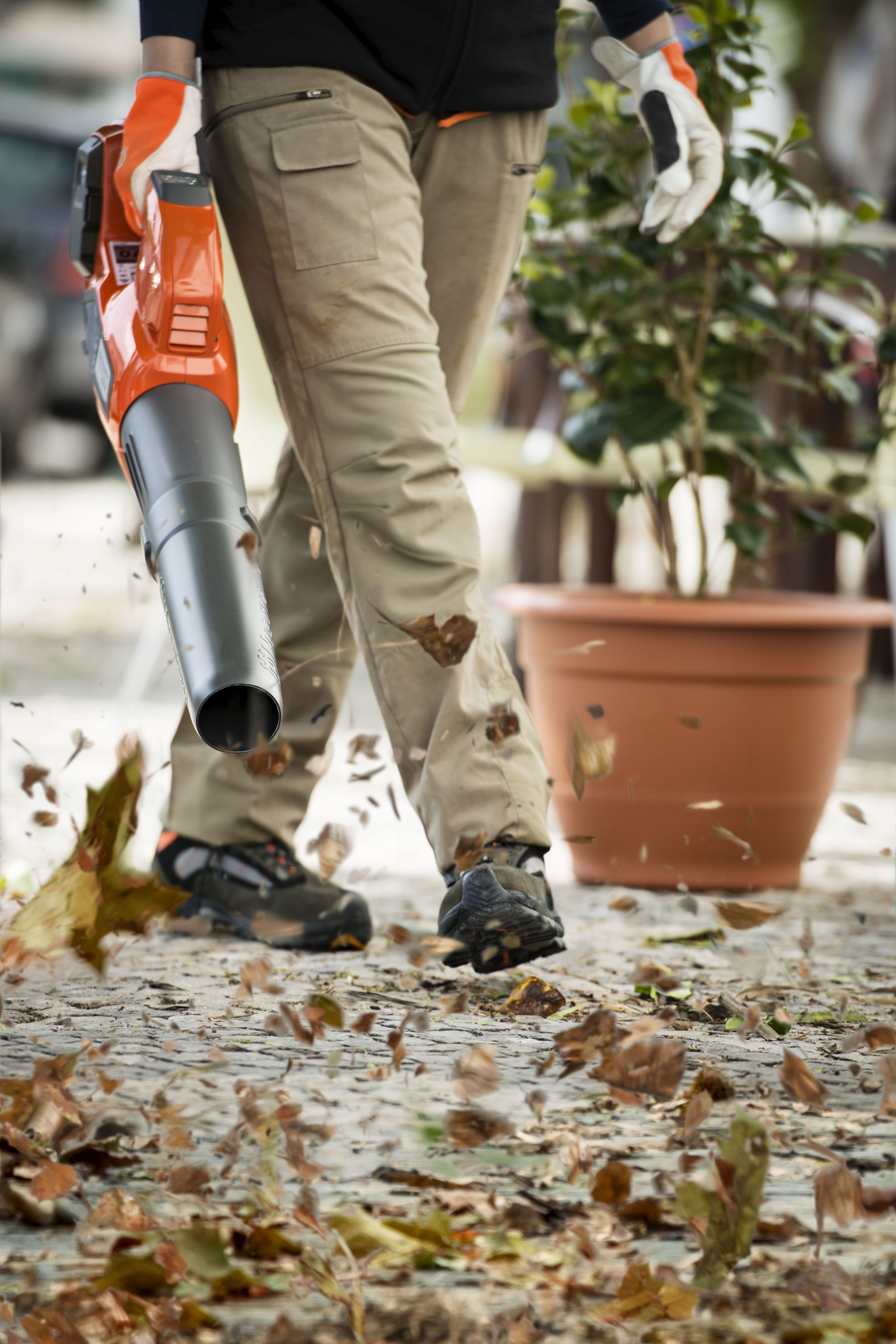 Husqvarna battery leaf blower 320ib discount